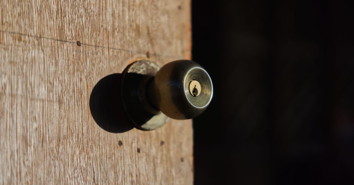 Locked Out at 2 AM in Toronto? What an Emergency Locksmith Actually Costs — North York Key Guard Locksmiths